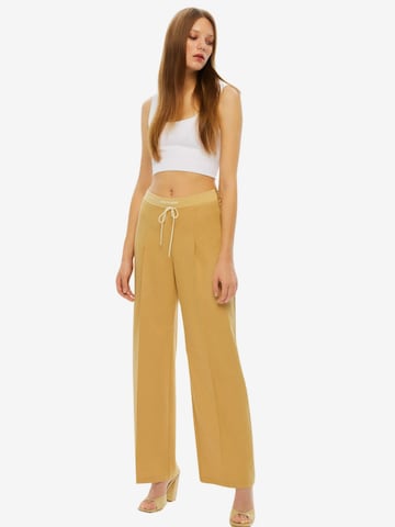 NOCTURNE Loose fit Pleat-Front Pants in Brown