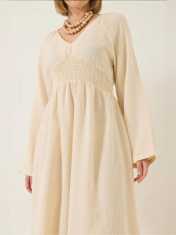 Abito di Bianco Lucci in beige