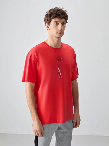 Tommy Life T-Shirts in Rot: Vorderseite