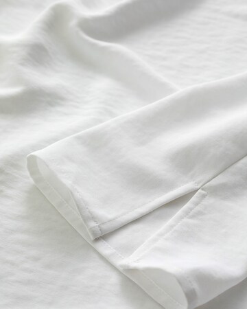 Bluză de la WE Fashion pe alb