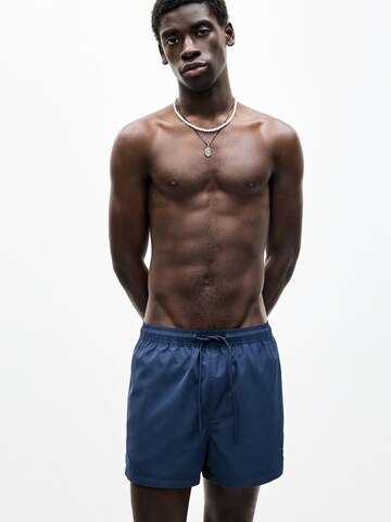 Pull&Bear Badeshorts in Blau: Vorderseite