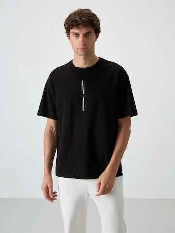 T-Shirt Tommy Life en noir : devant