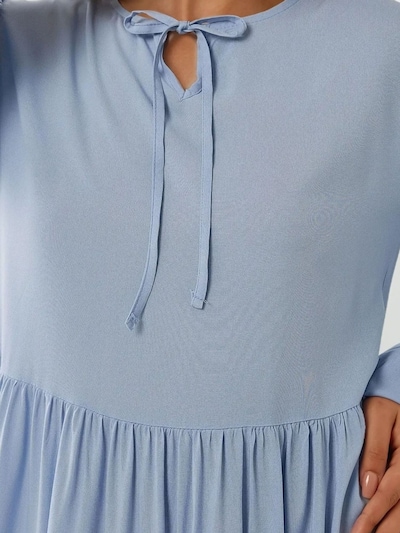 Hiccup Robe en bleu-gris, Vue avec produit