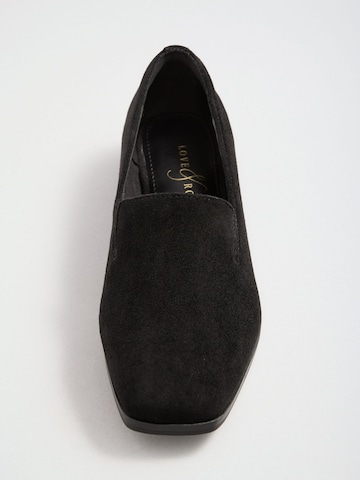 Chaussure basse love & roses en noir