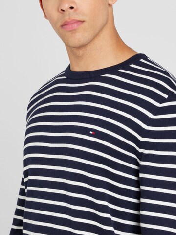 TOMMY HILFIGER Svetr 'Essential' – modrá