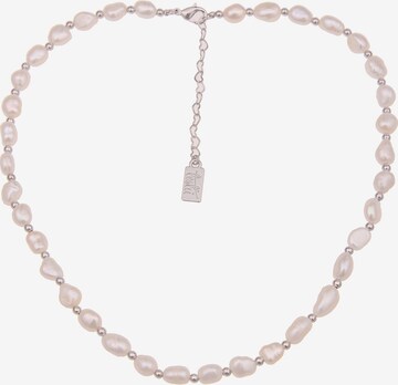 Leslii Necklace 'Perlentraum' in White: front