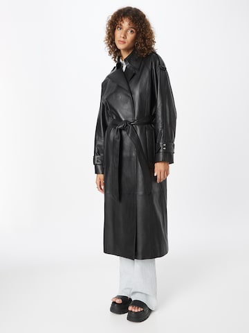 IVY OAK Ανοιξιάτικο και φθινοπωρινό παλτό σε μαύρο: μπροστά
