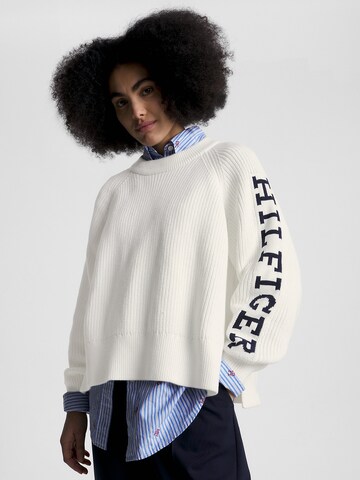 Pull-over TOMMY HILFIGER en beige : devant