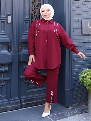 MODAMIHRAM Tunic in Red: front