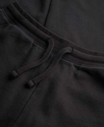Effilé Pantalon Superdry en noir
