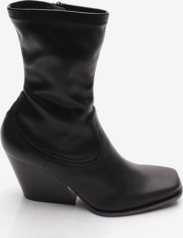 Stella McCartney Dress Boots in 40 in Black: front