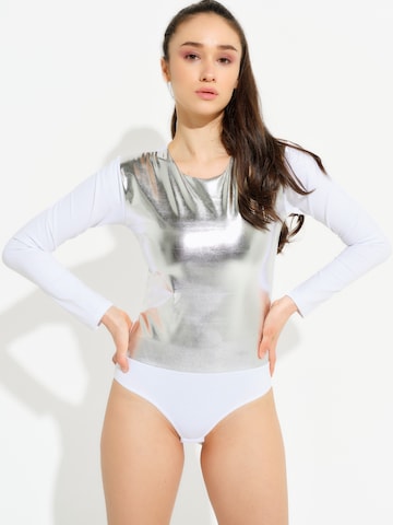 Evoni Blusenbody in Weiß