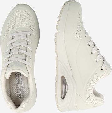 Baskets basses 'Uno Stand On Air' SKECHERS en blanc