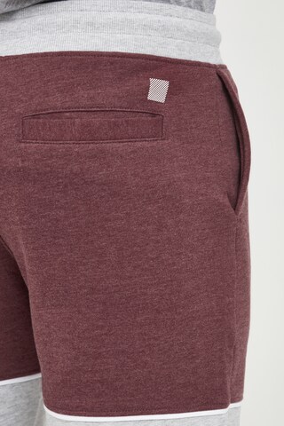 Regular Pantalon 'Debber' !Solid en rouge