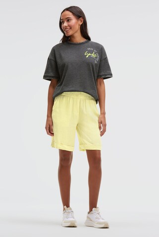 Soccx Regular Shorts aus Leinen-Mix in Gelb