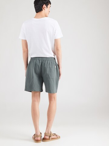 Loosefit Pantaloni di Revolution in verde