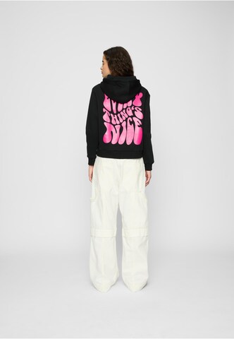 Miss Tee - Sudadera 'Every Things Nice' en negro