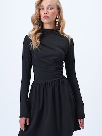Trend Alaçatı Stili - Vestido en negro: frente