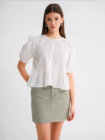 MixRay - Blusa em branco: frente