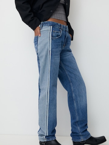 Loosefit Jeans de la Pull&Bear pe albastru: față