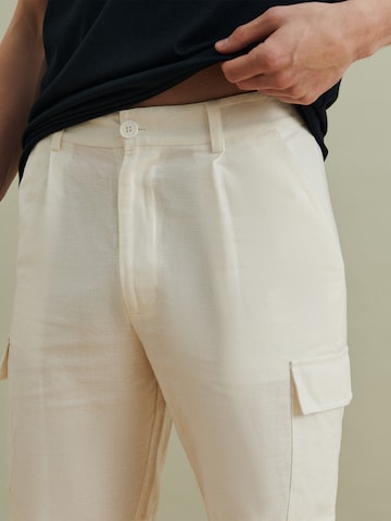 Regular Pantalon cargo 'Pascal' DAN FOX APPAREL en blanc