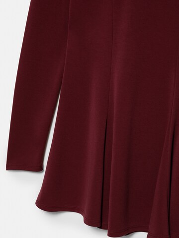 Pull&Bear Рокля в червено