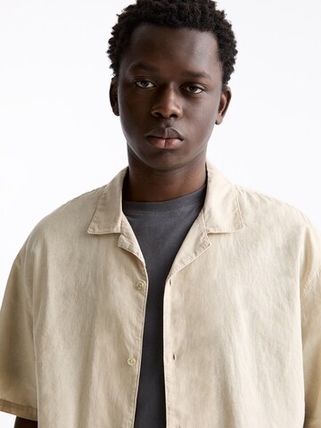 Pull&Bear Comfort Fit Skjorte i beige