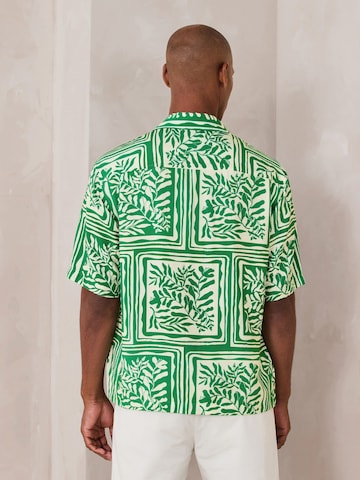 Next Regular Fit Hemd in Grün