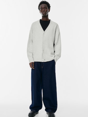 Vestes en maille Pull&Bear en gris : devant