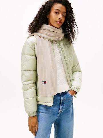 Fular 'Heritage' de la Tommy Jeans pe bej