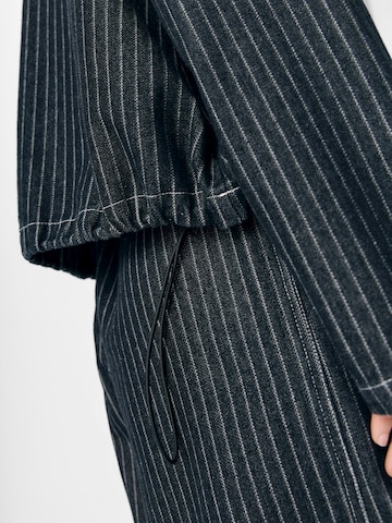 Veste mi-saison 'JAMY' OBJECT en noir