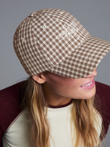 Bershka Cap in Braun