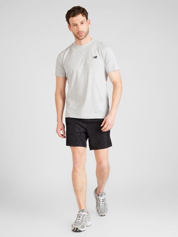 new balance T-shirt 'Essentials' i grå