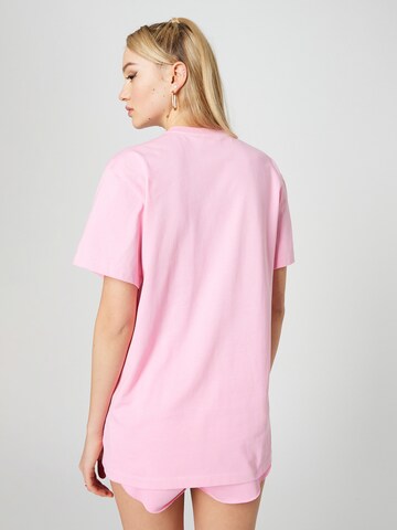 Hoermanseder x About You T-Shirt 'Suki' in Pink