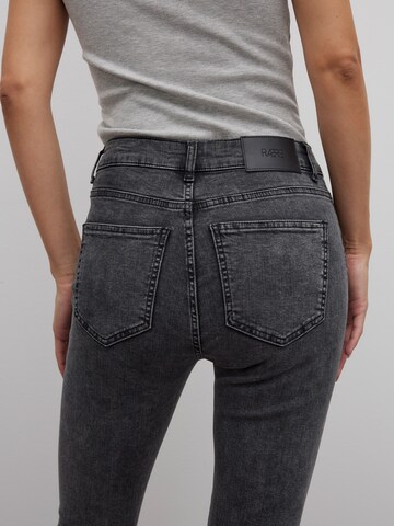 Coupe slim Jean RÆRE by Lorena Rae en gris