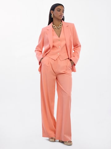 regular Pantaloni con pieghe di Lola Casademunt in arancione
