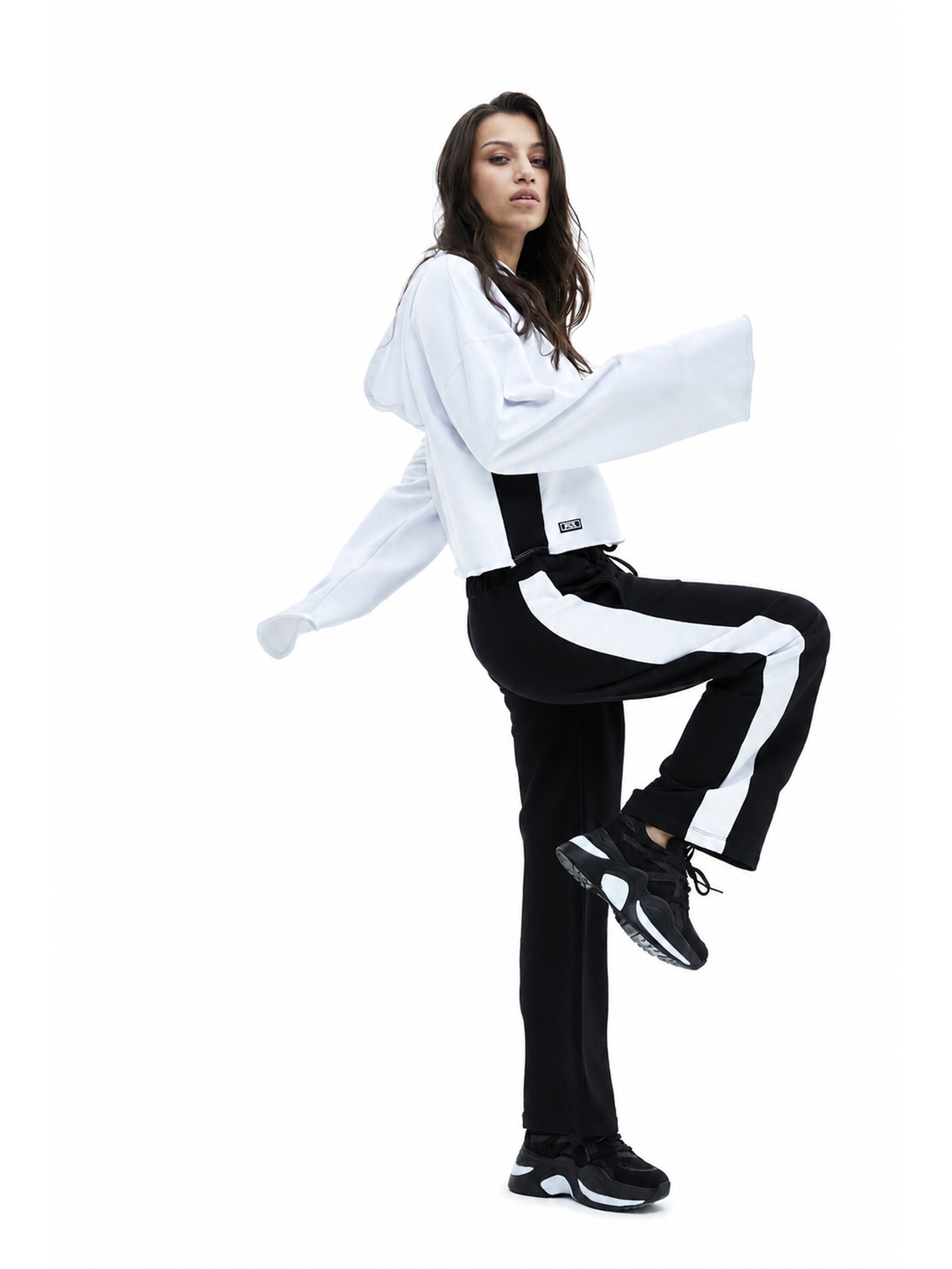 SCR. Tapered Sportbyxa 'NISHA PANTS' i svart