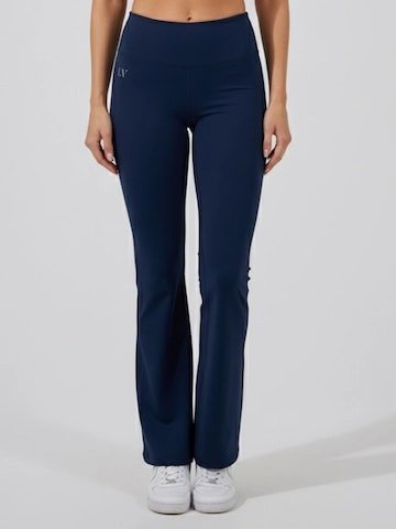 La V Flared Sportbroek 'Noa' in Blauw: voorkant