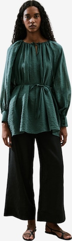 MANUKA Tuniek in Groen: voorkant