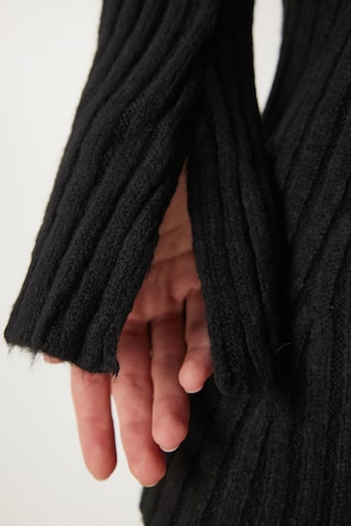 Happiness İstanbul Kootud kleit, värv must