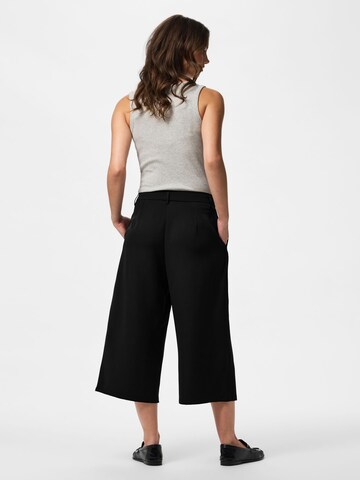 PIECES - Loosefit Pantalón plisado 'PCOlivia' en negro