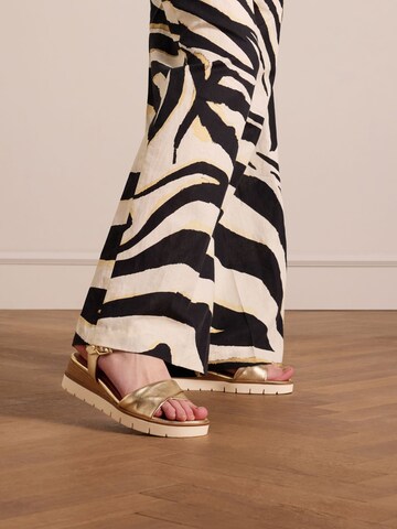 MANFIELD Sandale in Gold