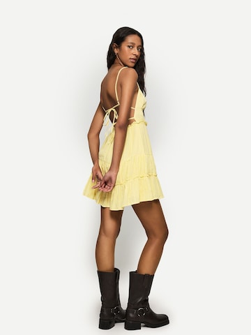 Bershka Kleid in Grün