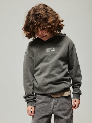 NAME IT - Sudadera 'NKMBROOK' en gris: frente