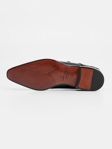 Slipper 'Ugo Men's Single Monk' di Jerelyn Creado in nero