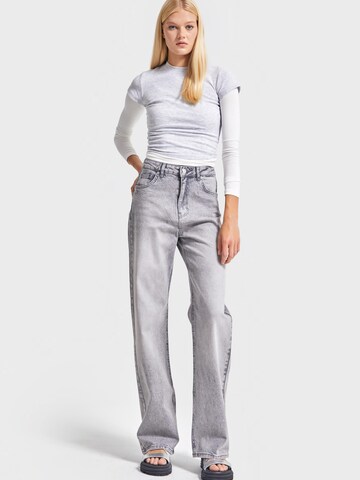 IT'S BASIC Regular Jeans 'Straight High Rise Jeans' in Grijs