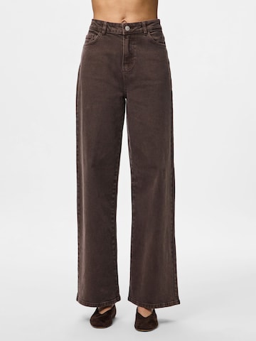 Wide Leg Jean 'SELMA' PIECES en marron : devant