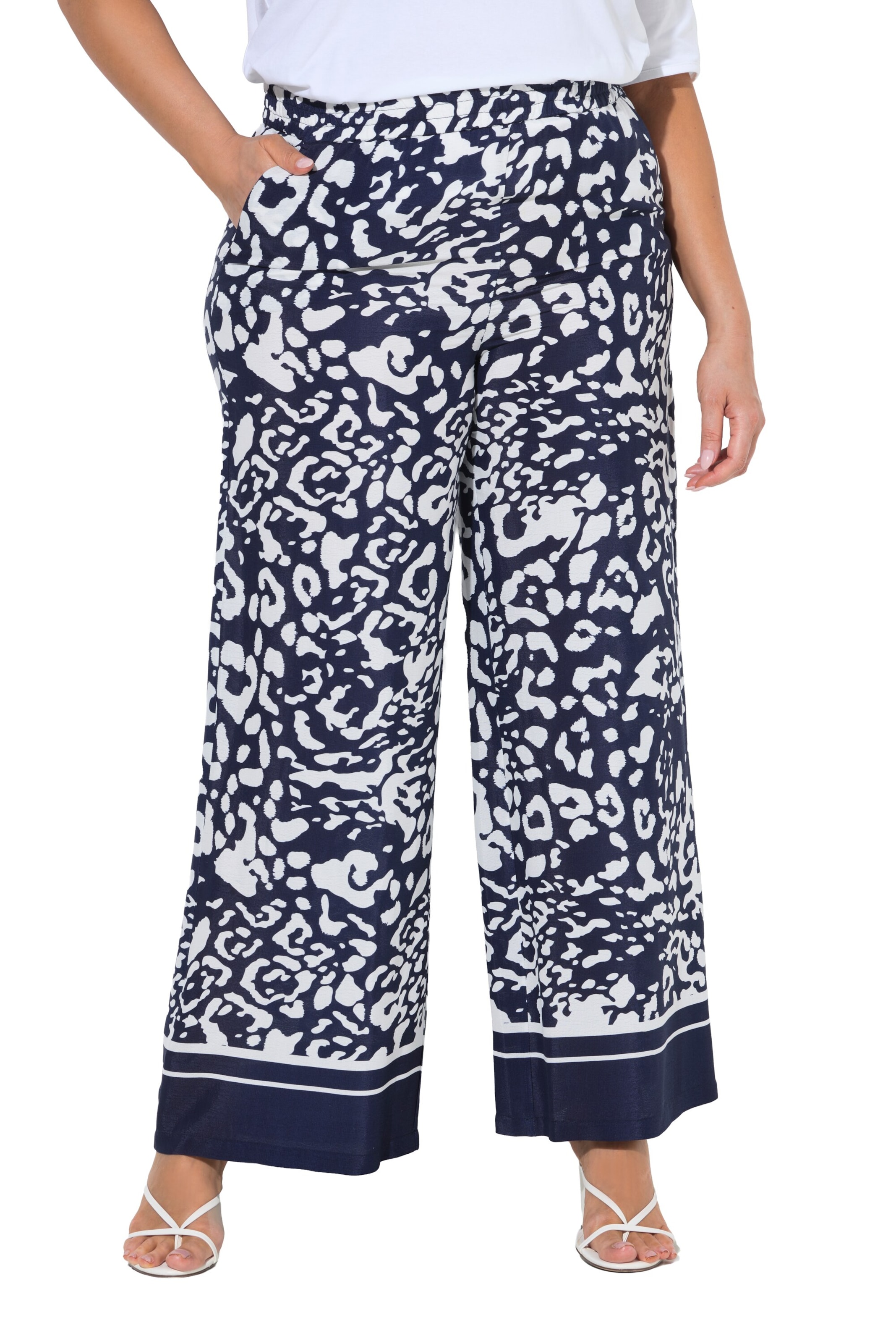 Ulla Popken Regular Hose in Schwarz: Vorderseite