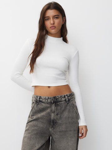 Tricou de la Pull&Bear pe alb: față