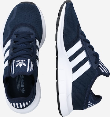 ADIDAS ORIGINALS Sneakers 'Swift Run X J' i blå